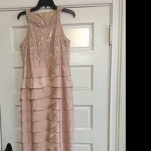 Elegant Jessica Howard Beaded Yoke Halter Artichoke Skirt Gown.Blush. Size 10